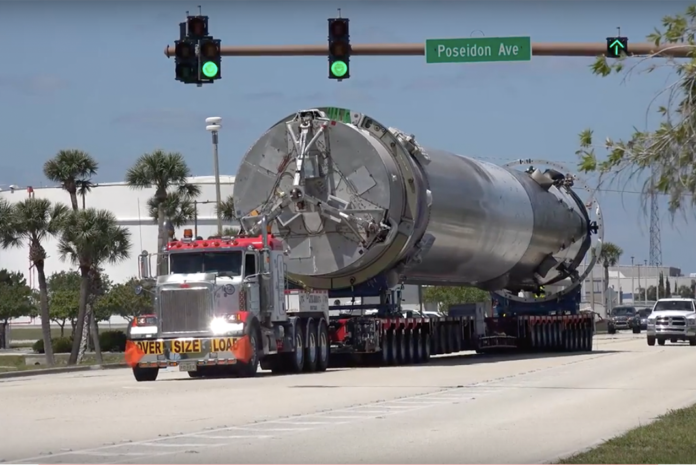 SpaceX-Trucking-696x465[1]